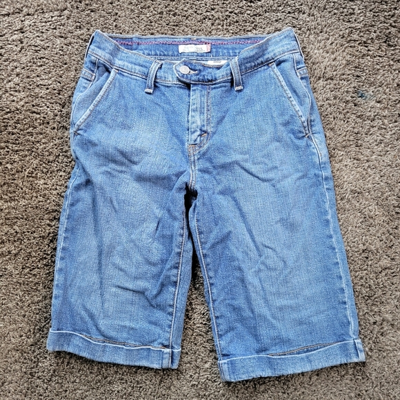 Levi 515 Denim Long Shorts Blue Jeans Woman's Size 4 Cuffed - Picture 2 of 6